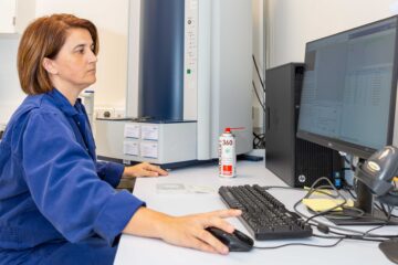 Sadeta Pasalic aan het werk in ons moderne lab